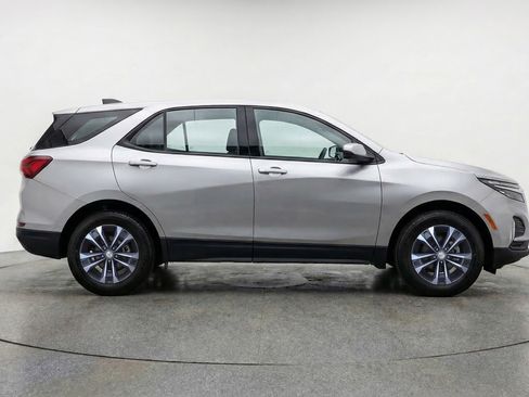 Used 2025 Chevrolet Equinox LT FWD image 11