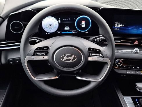 Used 2024 Hyundai Elantra SEL image 14
