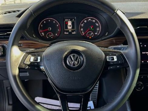 Used 2022 Volkswagen Passat 2.0T image 13