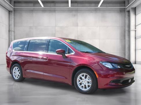 Certified 2022 Chrysler Voyager LX FWD image 1