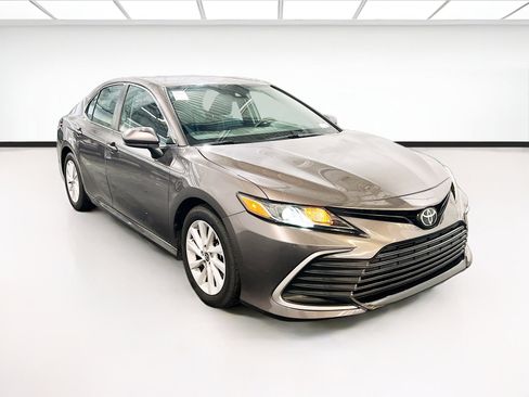 Used 2021 Toyota Camry LE FWD image 3