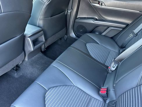 Used 2020 Toyota Camry SE FWD image 12