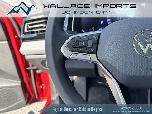 Certified 2025 Volkswagen Jetta SE FWD image 30