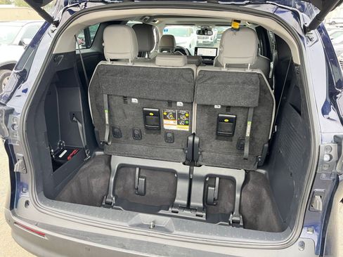Used 2025 Toyota Sienna XLE image 33