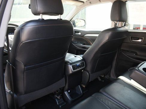 Used 2016 Toyota Highlander XLE AWD/4WD image 22