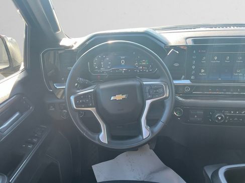 Used 2025 Chevrolet Silverado 1500 LT AWD/4WD image 12