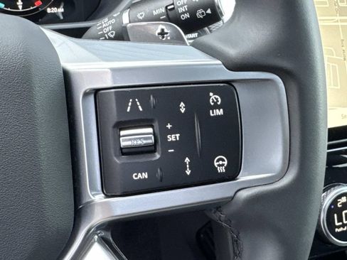Certified 2024 Land Rover Discovery Dynamic SE AWD/4WD image 29