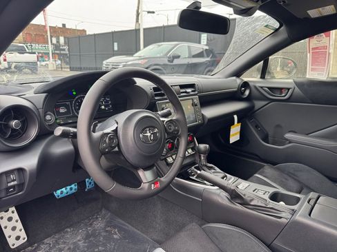 Used 2025 Toyota GR86 Premium image 21