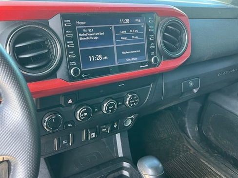 Used 2020 Toyota Tacoma TRD Sport AWD/4WD image 17