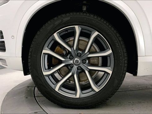 Used 2017 Volvo XC90 T6 Momentum w/ Vision Package AWD/4WD image 8