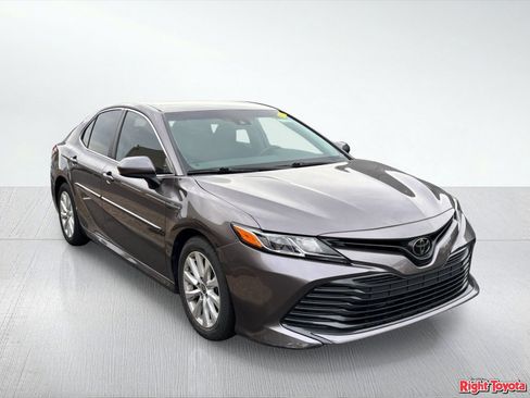 Used 2020 Toyota Camry LE w/ Carpet Mat Package FWD image 5