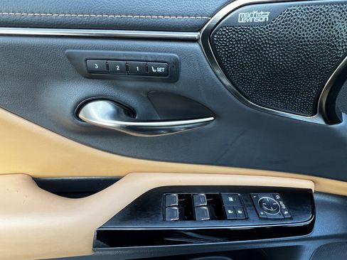 Certified 2023 Lexus ES 350 w/ Premium Package image 14