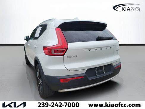 Used 2023 Volvo XC40 B5 Plus AWD/4WD image 4