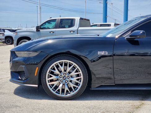 Used 2025 Ford Mustang GT Premium RWD image 9