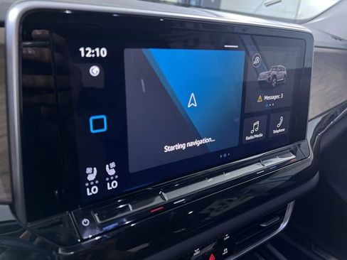 Used 2025 Volkswagen Atlas SE image 18