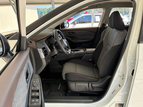 Used 2021 Nissan Rogue S FWD image 11