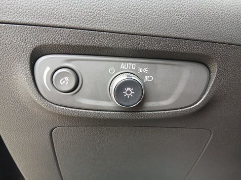 Used 2025 Buick Encore GX Preferred AWD/4WD image 11