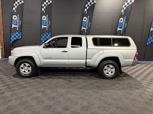 Used 2010 Toyota Tacoma 4x4 Access Cab V6 image 2
