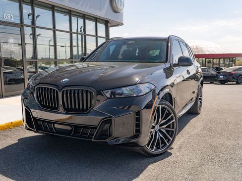 Used 2025 BMW X5 xDrive40i w/ M Sport Package image 2