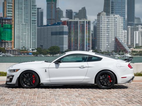 Used 2022 Ford Mustang Shelby GT500 w/ Technology Package image 11