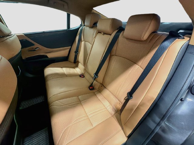Used 2025 Lexus ES 300h Ultra Luxury w/ Accessory Package (Z2) FWD image 18