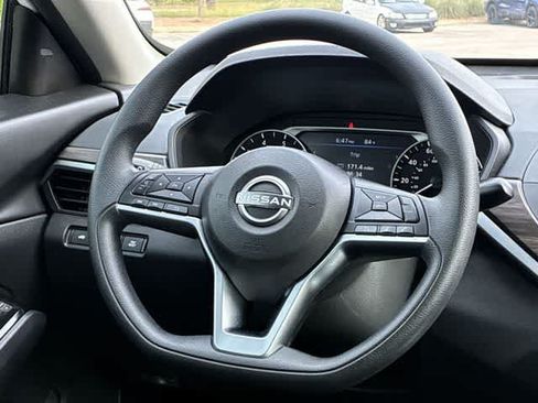Used 2023 Nissan Altima 2.5 SV FWD image 23