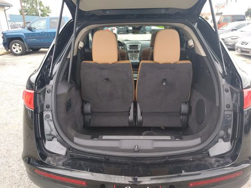 Used 2010 Lincoln MKT AWD image 10