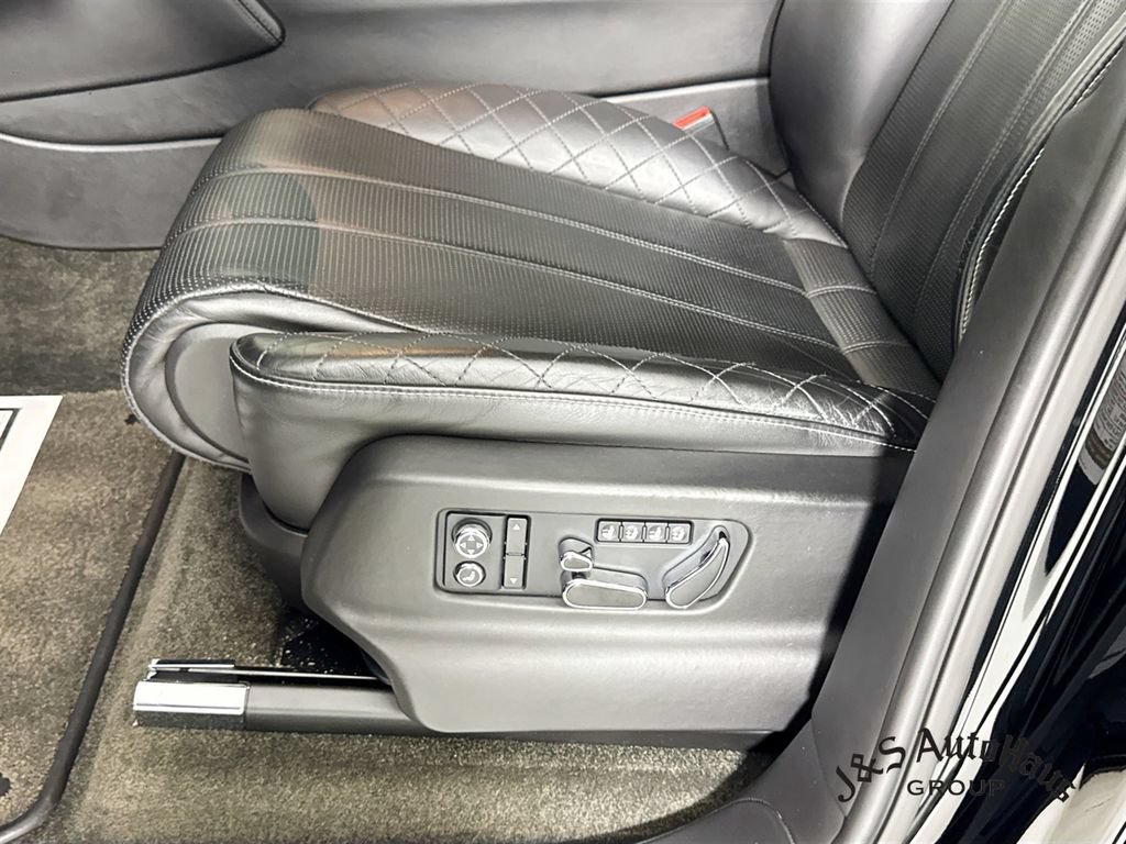 Used 2018 Bentley Bentayga AWD/4WD image 26