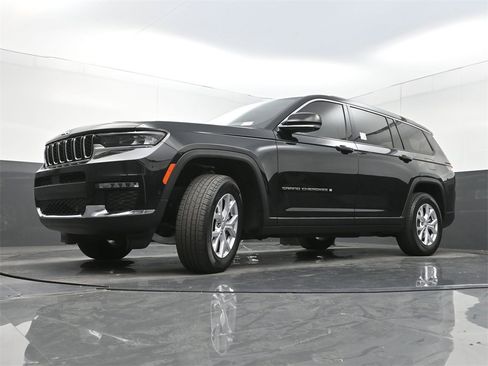 Used 2022 Jeep Grand Cherokee L Limited w/ Luxury Tech Group II image 33