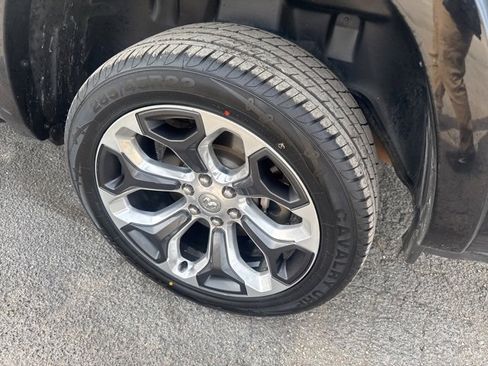 Used 2019 RAM 1500 Limited image 9