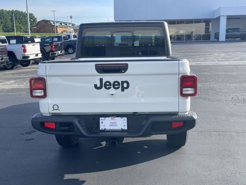 Certified 2025 Jeep Gladiator Sport AWD/4WD image 4
