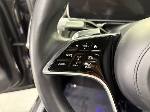 Used 2022 Mercedes-Benz S 580 4MATIC Sedan w/ AMG Line Package image 11