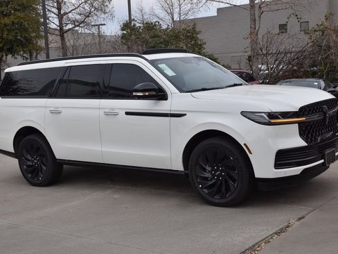 New 2025 Lincoln Navigator L Reserve w/ Jet Appearance Package image 4