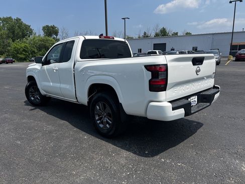 Used 2025 Nissan Frontier SV image 4