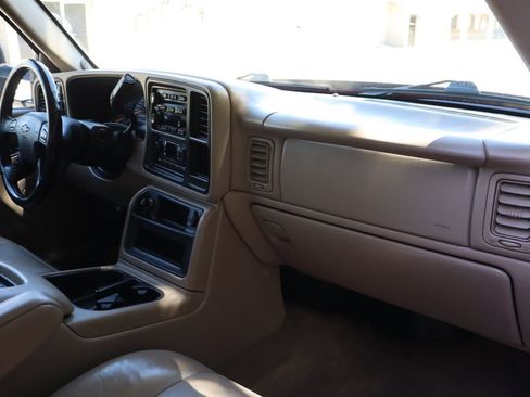 Used 2006 Chevrolet Silverado 2500 LT w/ Onstar Plus Package AWD/4WD image 16