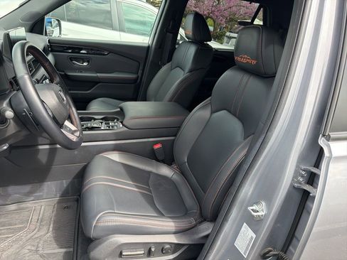 Used 2025 Honda Pilot TrailSport image 7