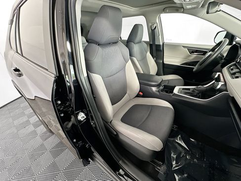 Used 2025 Toyota RAV4 XLE w/ Convenience Package FWD image 28