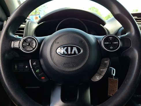 Used 2014 Kia Soul FWD image 17