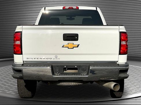 Used 2019 Chevrolet Silverado 2500 LT AWD/4WD image 6