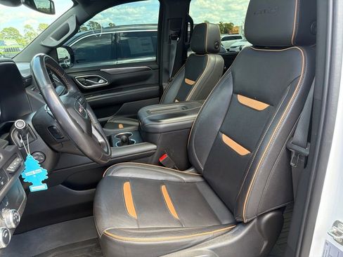 Used 2023 GMC Yukon XL AT4 w/ Technology Package AWD/4WD image 2