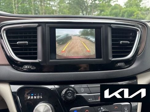Used 2020 Chrysler Voyager Lxi FWD image 19