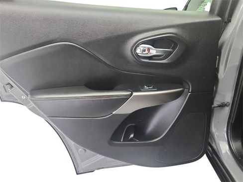 Used 2020 Jeep Cherokee Limited image 20