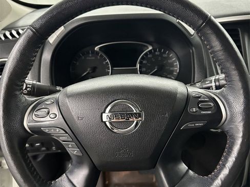 Used 2020 Nissan Pathfinder SL image 16