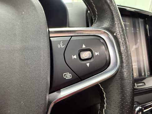 Used 2021 Volvo XC40 T5 R-Design AWD/4WD image 13