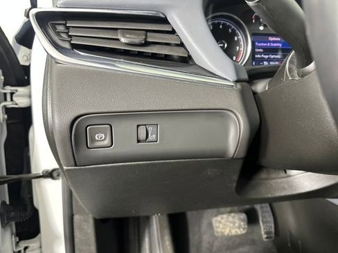 Used 2023 Buick Enclave Essence image 19