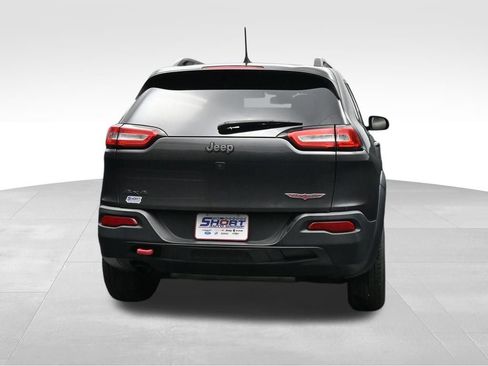Used 2017 Jeep Cherokee Trailhawk AWD/4WD image 4