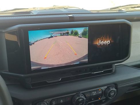 Used 2025 Jeep Wrangler Unlimited Sahara AWD/4WD image 19
