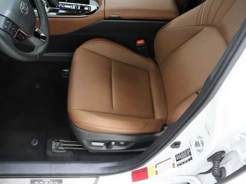 Certified 2025 Toyota Crown Signia w/ Advanced Technology Package AWD/4WD image 15