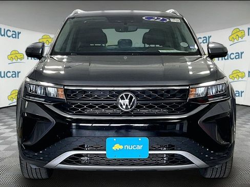 Used 2022 Volkswagen Taos SE w/ Panoramic Sunroof Package AWD/4WD image 2