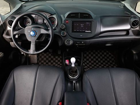Used 2010 Honda Fit image 2